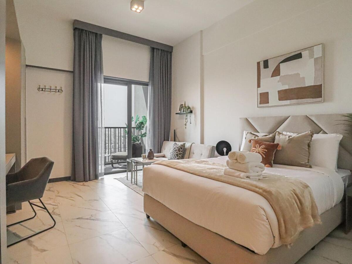 Welhome - Chic With Balcony & Views In Apartment *