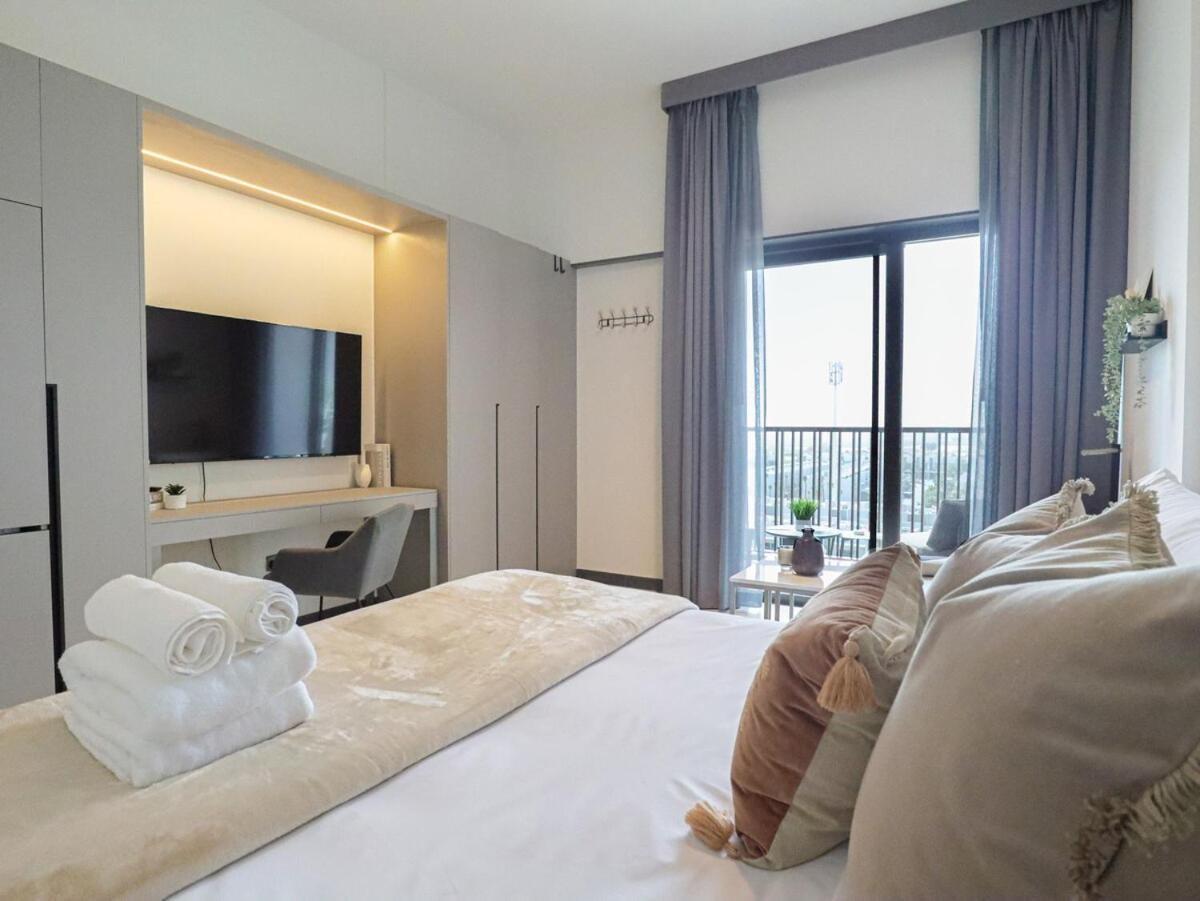 Apartment Welhome - Chic With Balcony & Views In Dubai