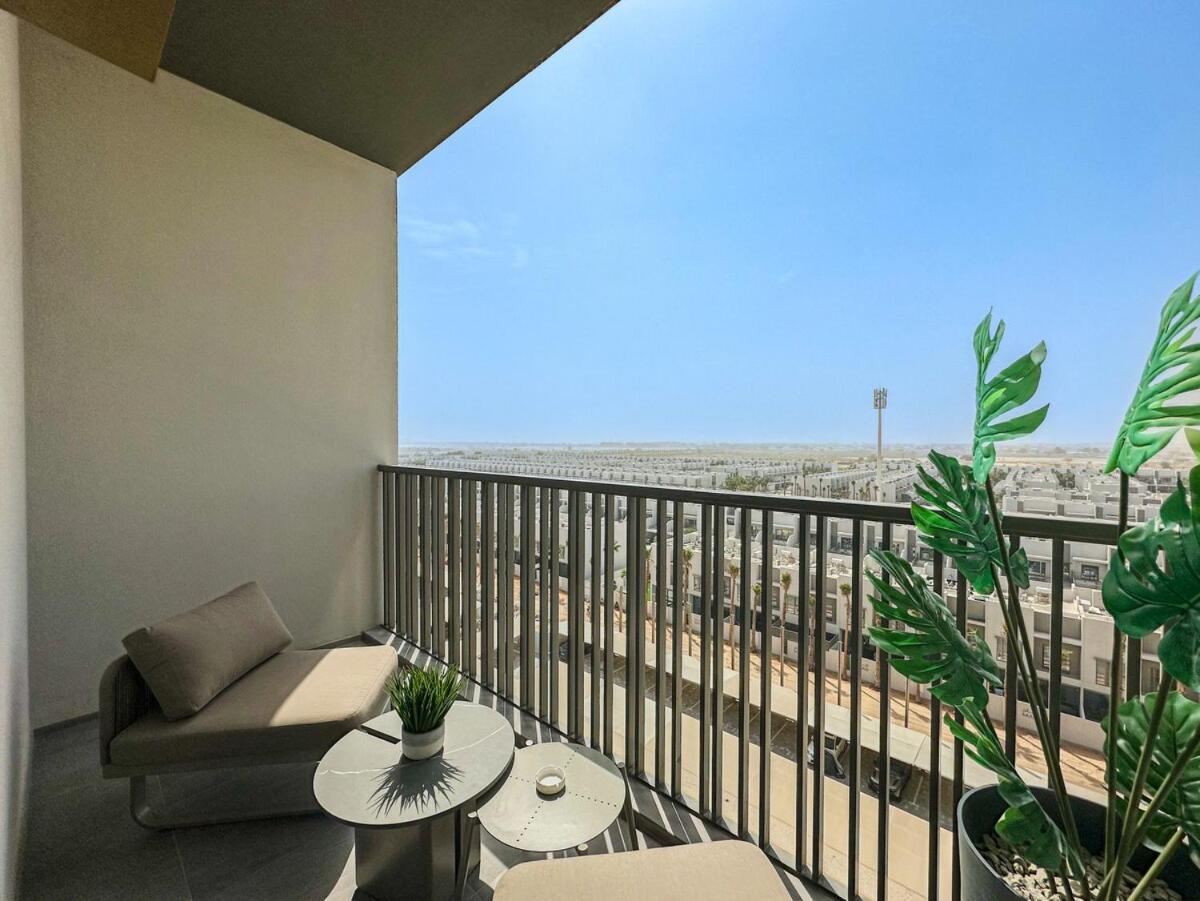 Welhome - Chic With Balcony & Views In Apartment Dubai
