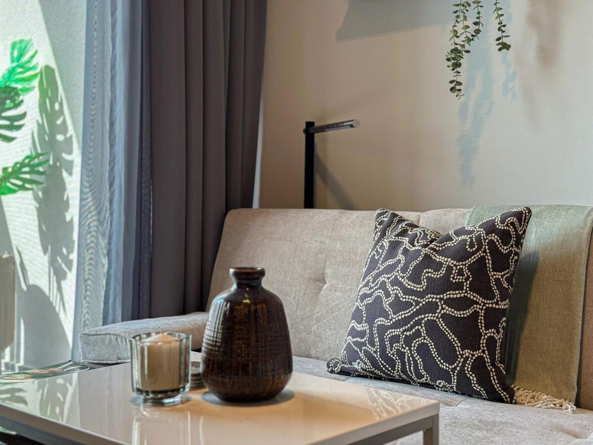Apartment Welhome - Chic With Balcony & Views In